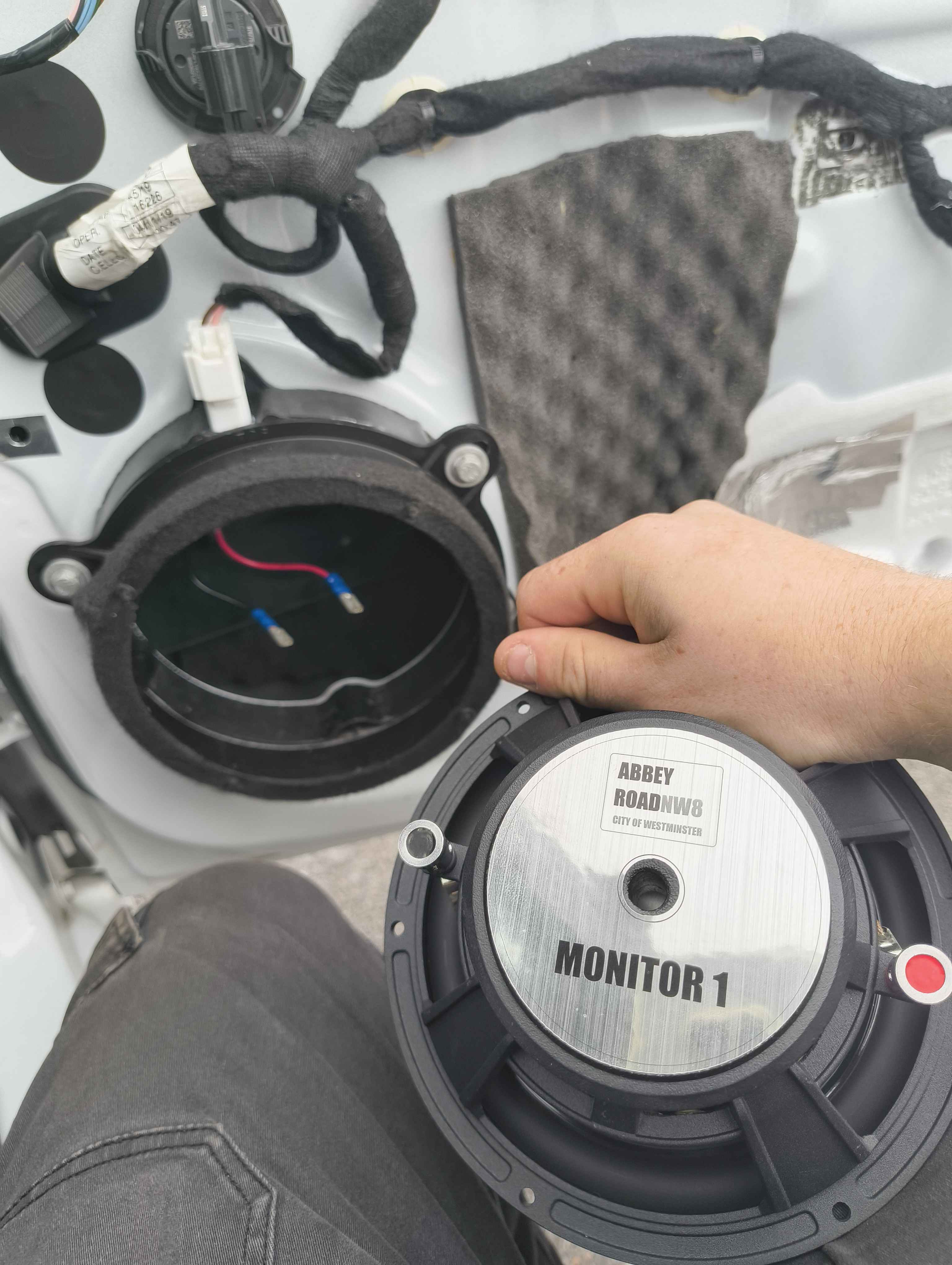 Renault Clio stereo installation
